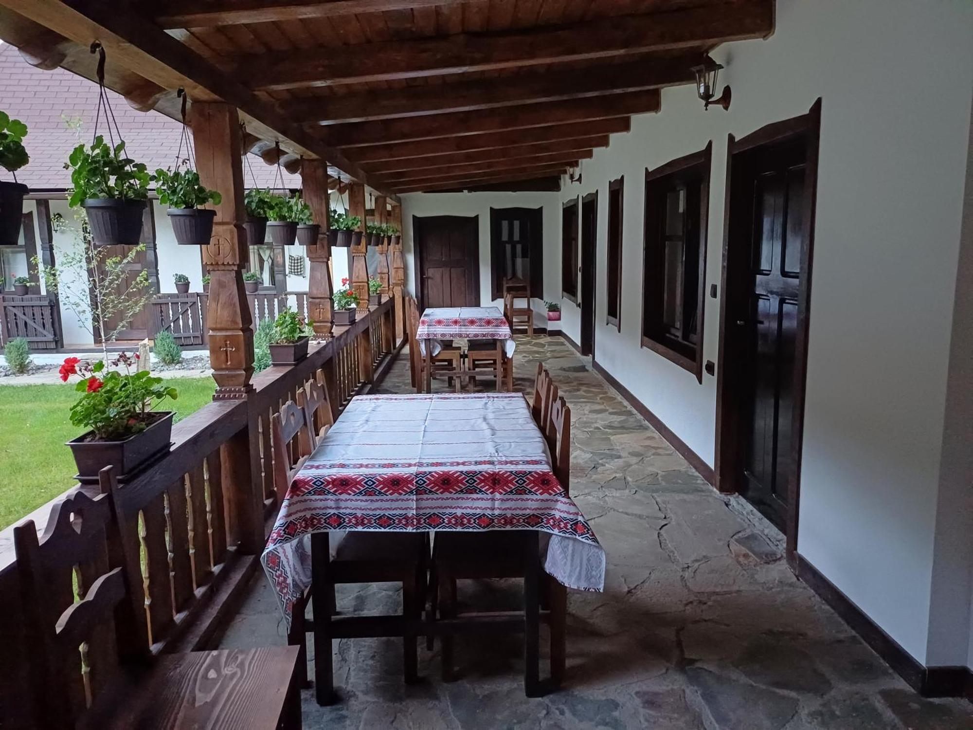 Casuta Din Valea Regilor Villa Gradistea de Munte Luaran gambar