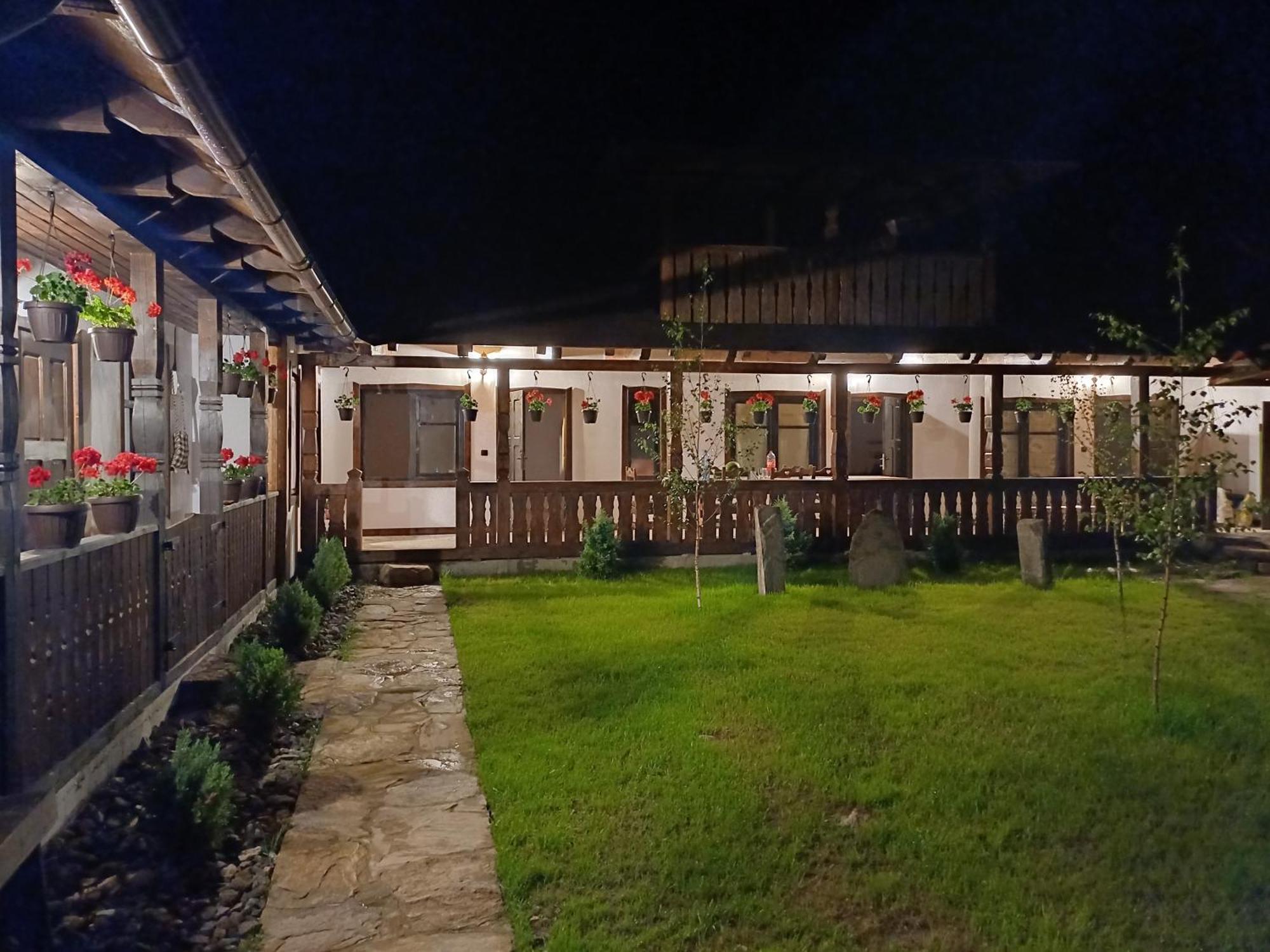 Casuta Din Valea Regilor Villa Gradistea de Munte Luaran gambar